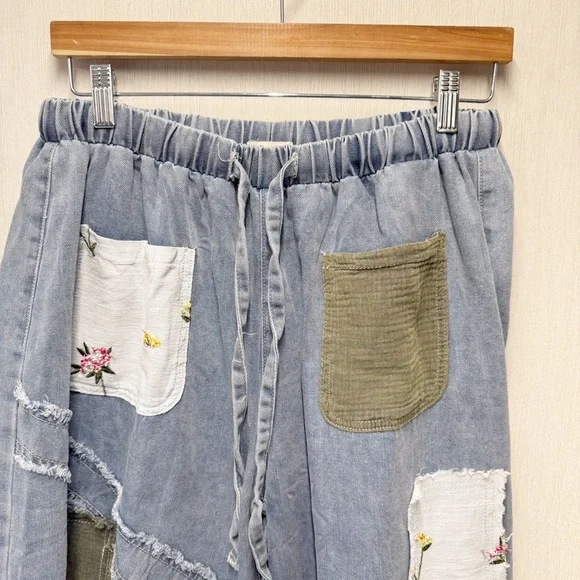 NWOT POL Floral Patchwork Denim Joggers, Size Medium - Picture 5 of 13